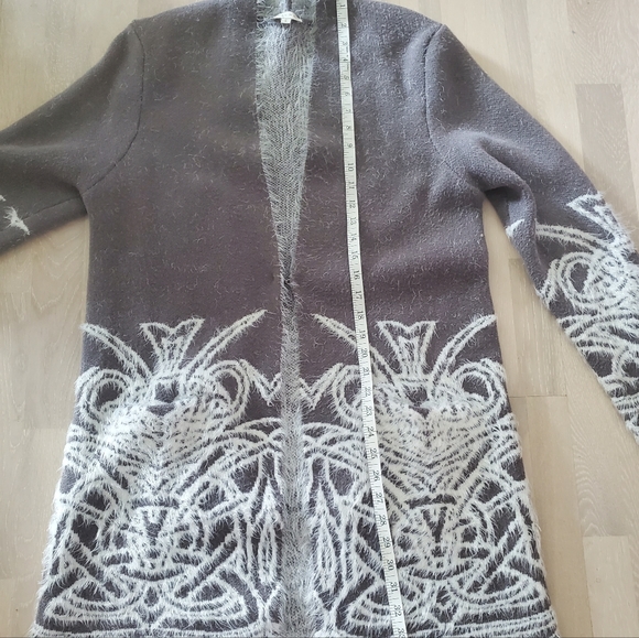 Laura Grey and White Sweater with Filigree Inspired Design Size Medium - Picture 2 of 13